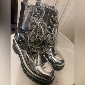 Mata Womens Fashion Metallic Shiny Metal Chain Lace Up Combat Ankle Boots 5.5